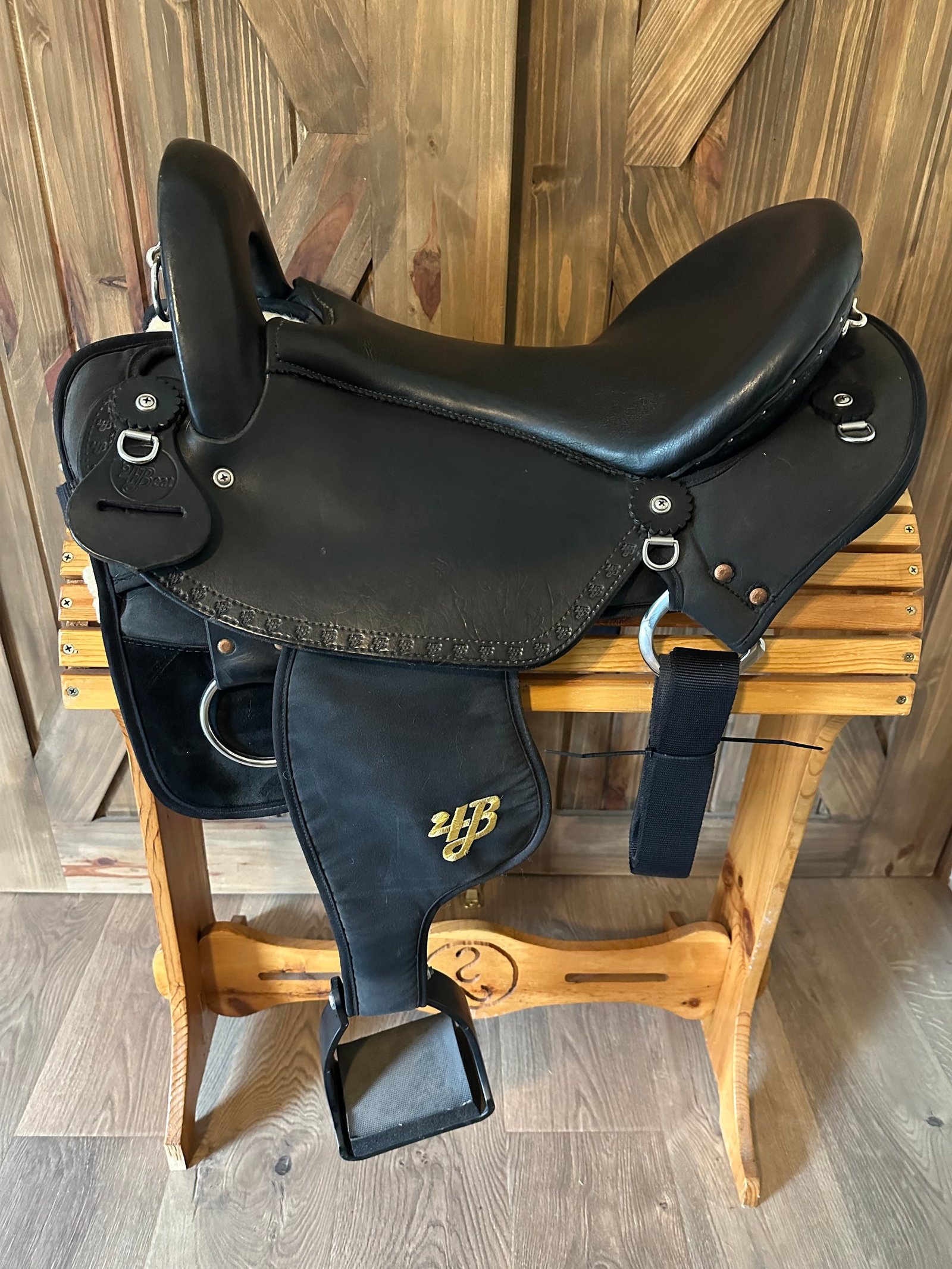 Imus 4-Beat Elite endurance saddle for sale Canada
